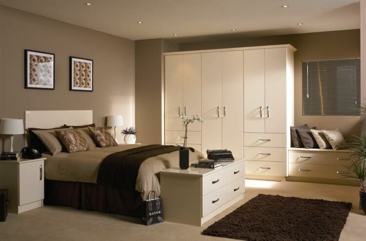Cool Bedroom Wardrobe Cabinets With Wooden Finishes