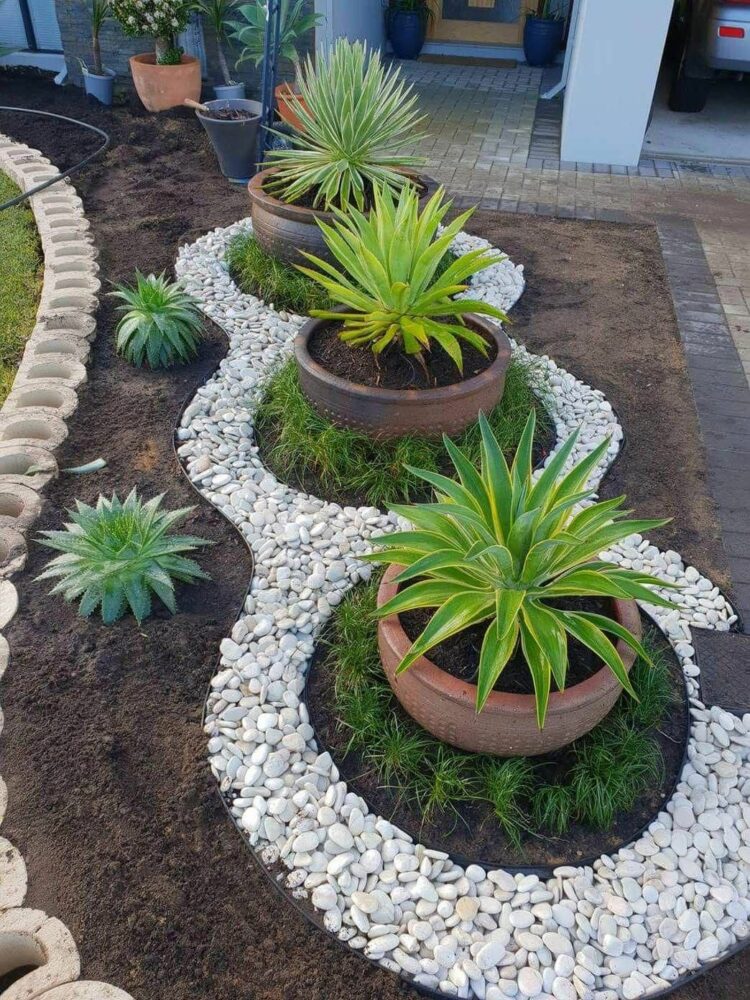 30 Vibrant Small Garden To Inspire You