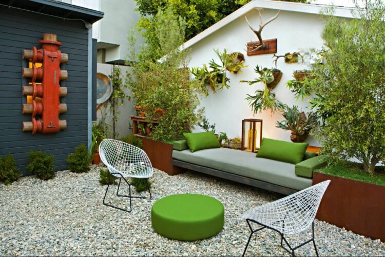 30 Vibrant Small Garden To Inspire You