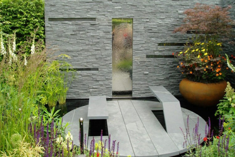 30 Vibrant Small Garden To Inspire You