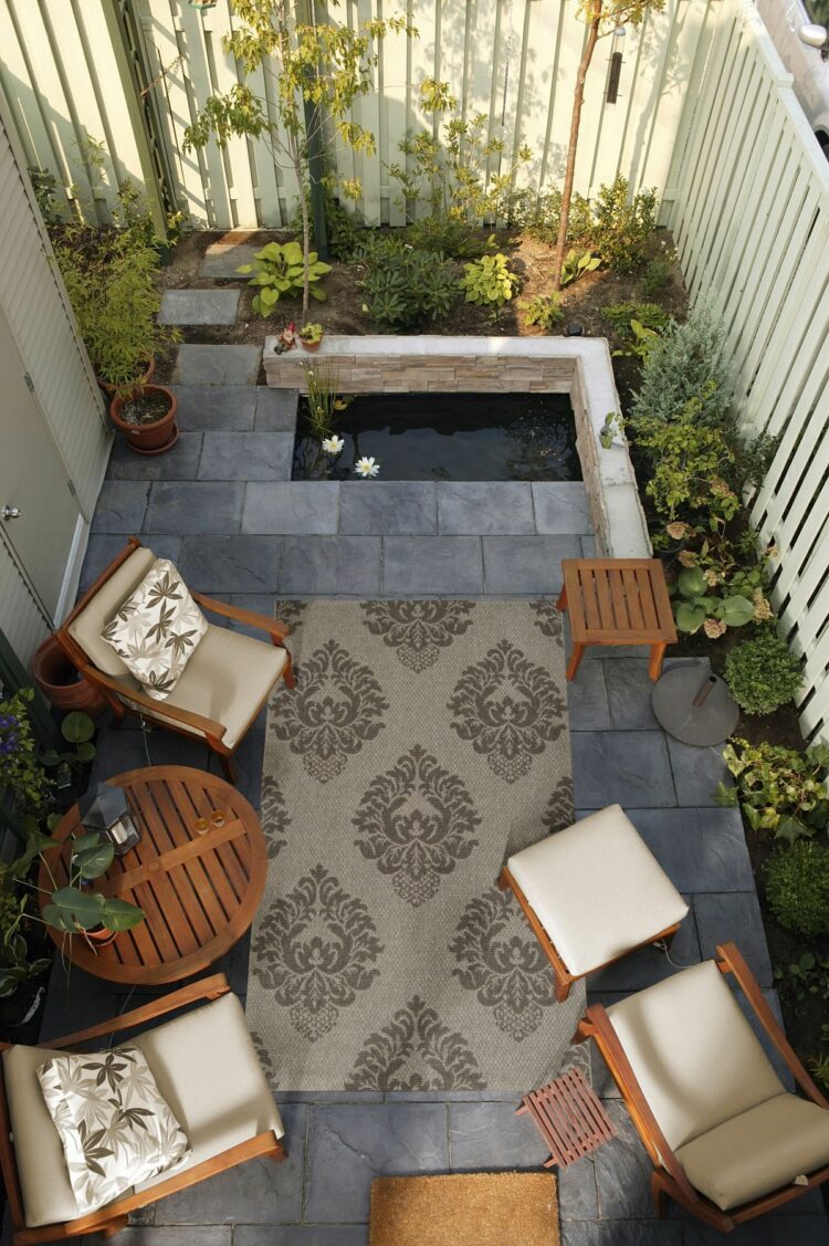 30 Vibrant Small Garden To Inspire You