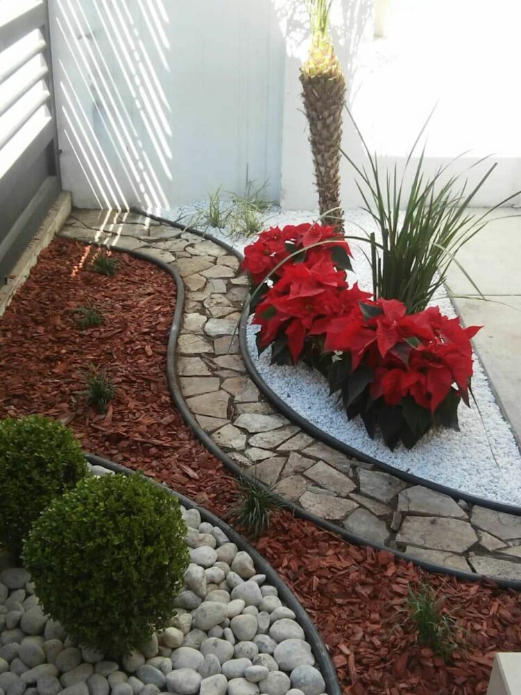 30 Vibrant Small Garden To Inspire You